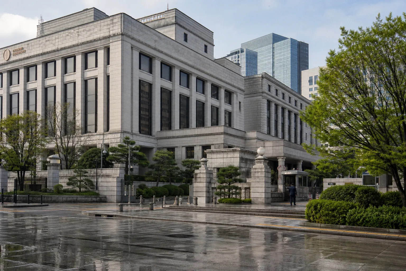 Bank of Korea Governor Dismisses Stock Market Volatility as Systemic Threat