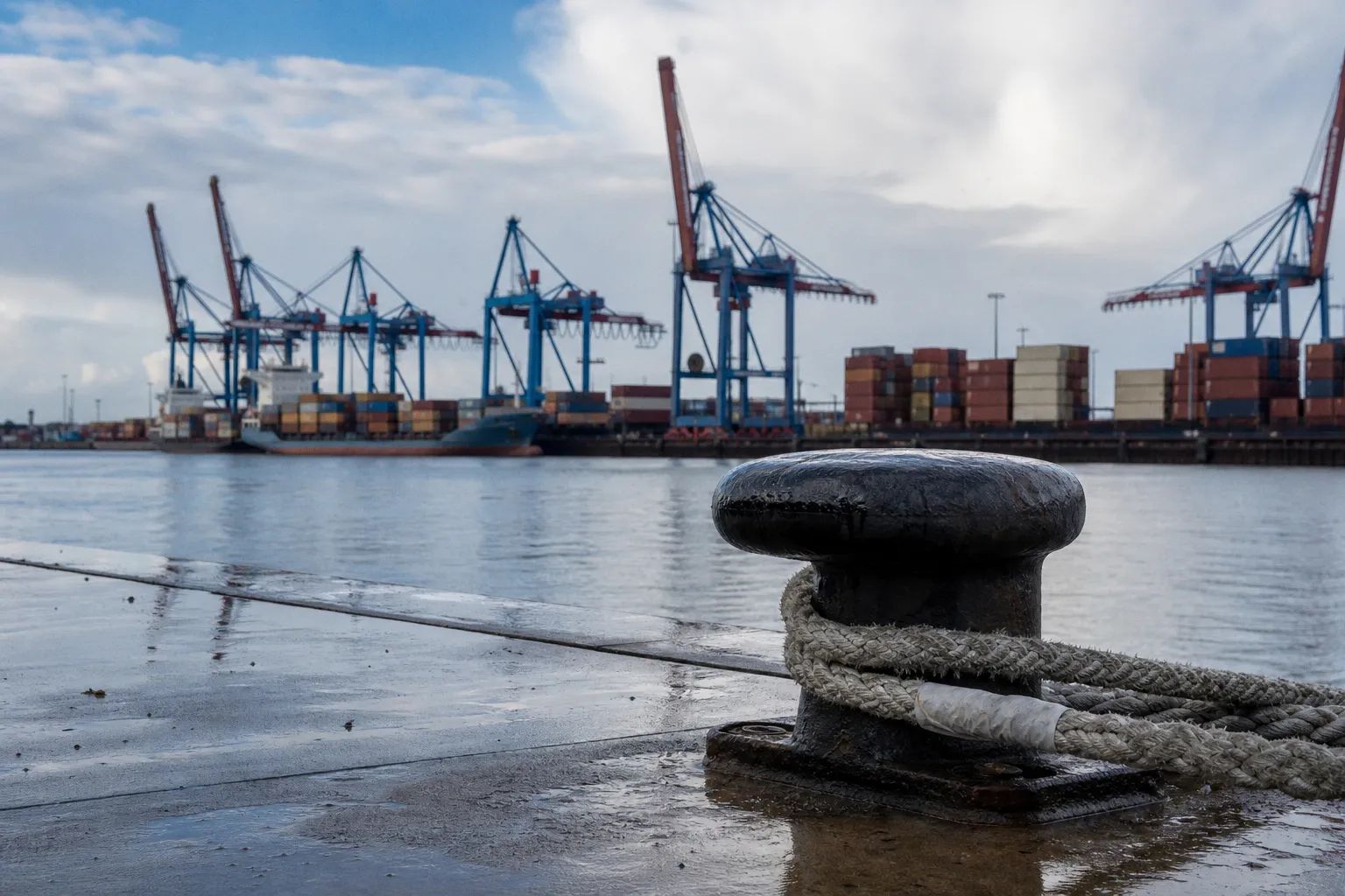 Navigating the Global Economic Outlook for 2026: Structural Stagnation and Debt Risks